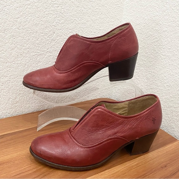FRYE 71075 Stella Burgundy Wine Leather Slip On Ankle Bootie Block Heels Size 9B - Picture 3 of 16